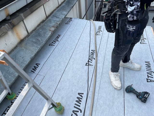 防水シートを施工した屋根